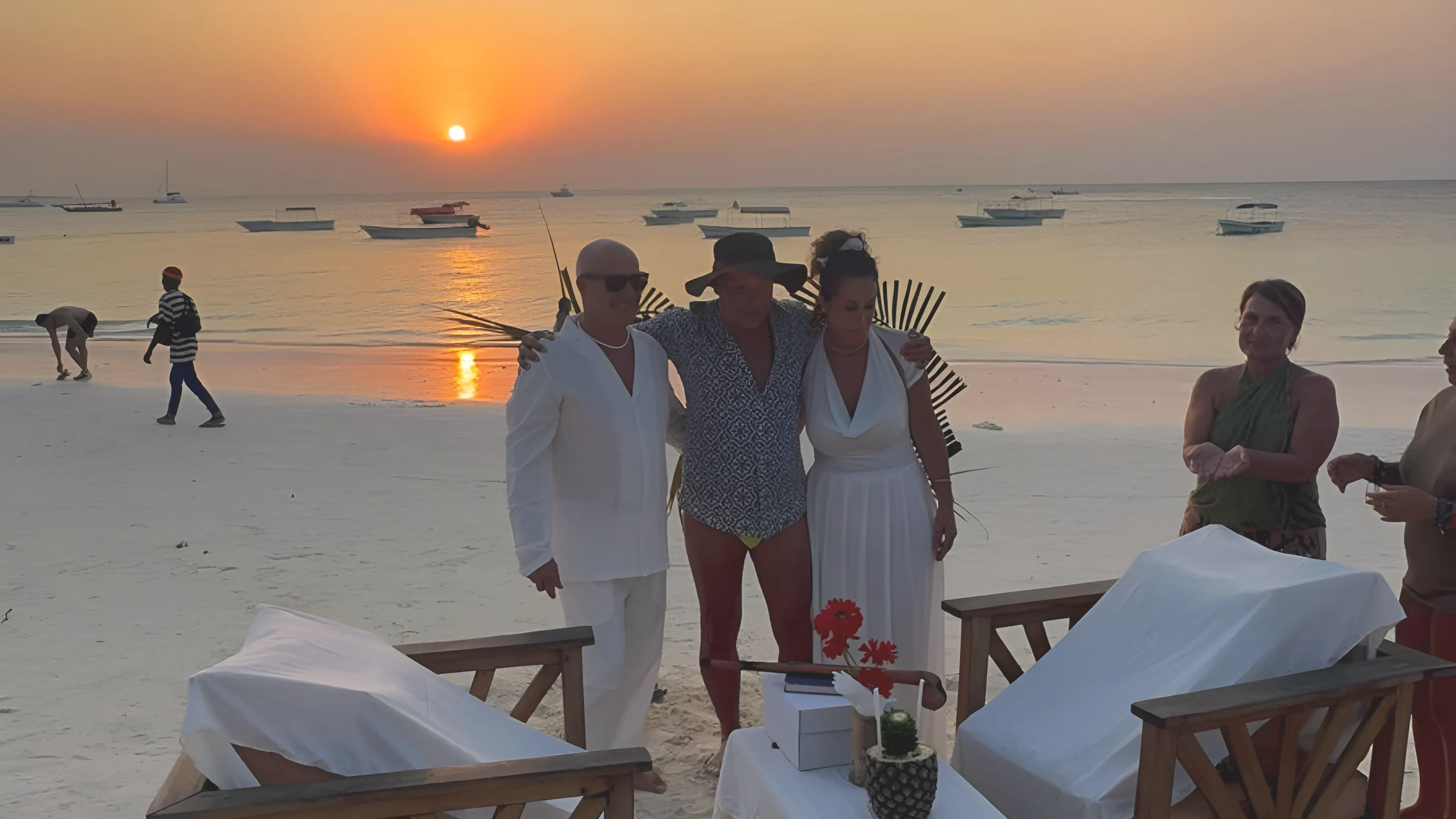 Sunset ceremony on the beach in Nungwi, Zanzibar — Villa Peace And Color