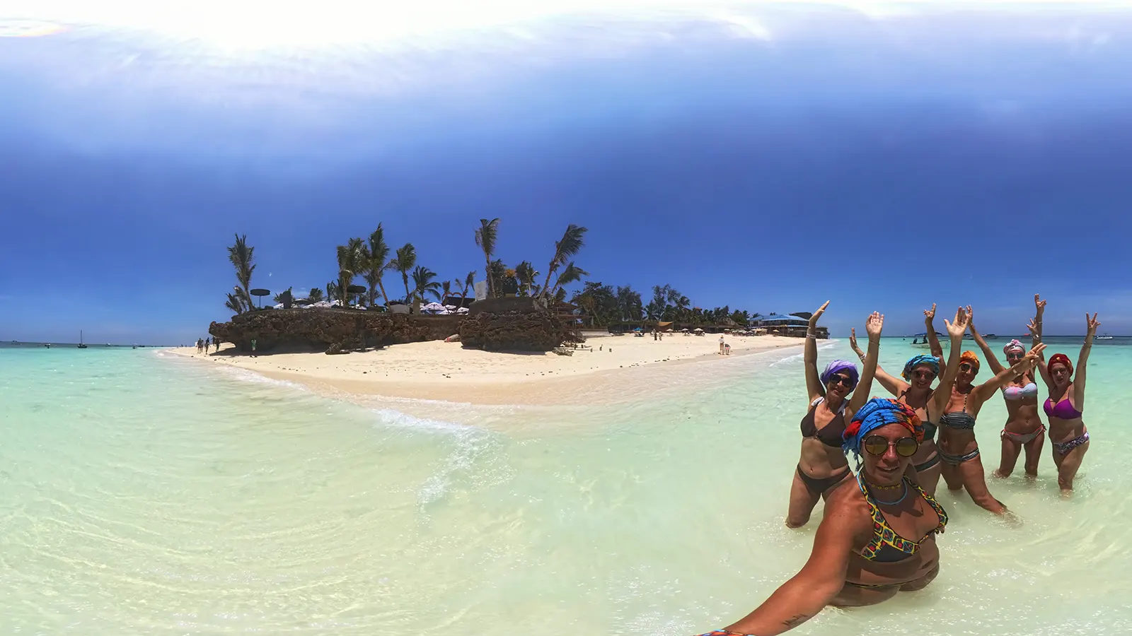 Ospiti felici sulla spiaggia di Nungwi, Zanzibar — Villa Peace And Color