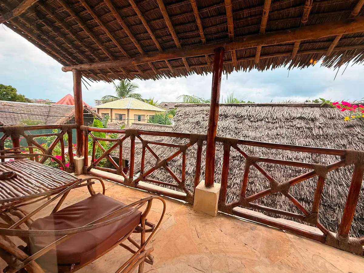 B&G —  Villa Peace And Color