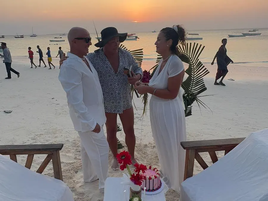 Wedding ceremony at sunset on the Indian Ocean, Villa Peace And Color Zanzibar